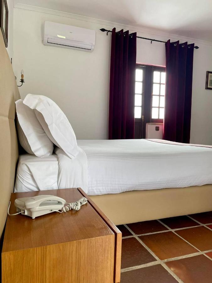 Hotel Rural A Coutada - Peniche Atouguia Da Baleia Buitenkant foto